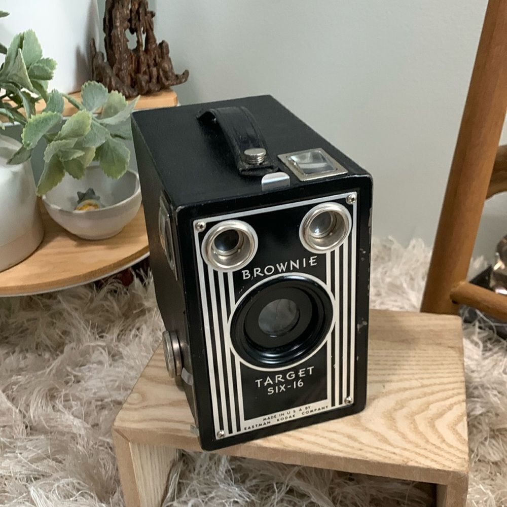 Vintage Brownie Box Camera Target SIX-16 Eastman Kodak Company‎